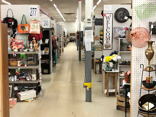 Flea Market «Traderbakers Flea Market», reviews and photos, 2080 Burton Ln, Martinsville, IN 46151, USA