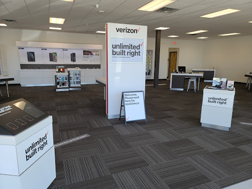 Cell Phone Store «Verizon Wireless - Your Wireless», reviews and photos, 1826 Old Country Rd, Riverhead, NY 11901, USA