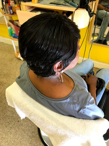 Beauty Salon «New Image Dominican Hair Salon», reviews and photos, 143 W Main St, Norristown, PA 19401, USA