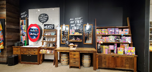 Cosmetics Store «Lush», reviews and photos, 112 E Broadway, Bloomington, MN 55425, USA