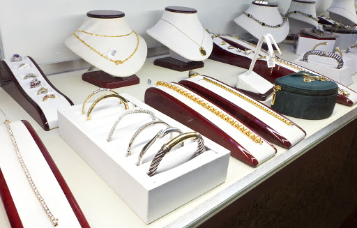 Pawn Shop «Pine Ridge Pawn & Jewelry», reviews and photos, 2033 Pine Ridge Rd #4, Naples, FL 34109, USA