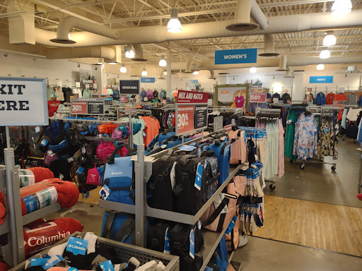 Sportswear Store «Columbia Sportswear Outlet Store», reviews and photos, 5885 Gulf Fwy #301, Texas City, TX 77591, USA