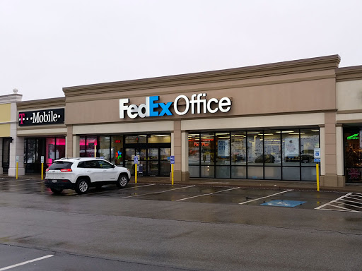 Print Shop «FedEx Office Print & Ship Center», reviews and photos, 215 Summit Park Dr, Pittsburgh, PA 15275, USA