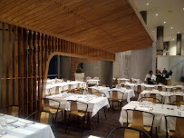 Atmosphère du Restaurant Brasserie des Lumières - Bocuse à Décines-Charpieu - n°5