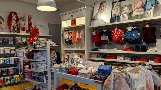 Clothing Store «Gap», reviews and photos, 125 Main St, Westport, CT 06880, USA