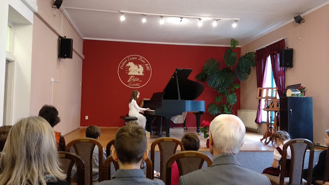 Hozzászólások és értékelések az Frédéric Chopin Zeneiskola-ról