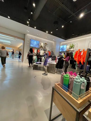 Sportswear Store «lululemon», reviews and photos, 2223 N Westshore Blvd #264, Tampa, FL 33607, USA