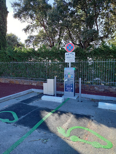 Borne de recharge de véhicules électriques Réseau Wiiiz Charging Station Théoule-sur-Mer