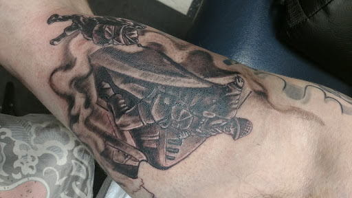 Tattoo Shop «Sonic Tattoos», reviews and photos, 1845 Velp Ave # C, Green Bay, WI 54303, USA