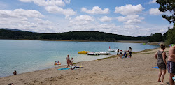 Plage de Leran Montbel'in fotoğrafı geniş bir kıyı şeridi ile birlikte