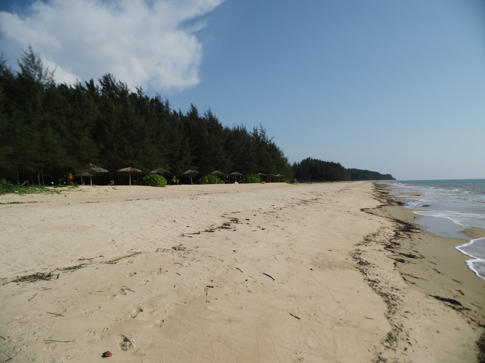 Hapla Beach的照片 带有碧绿色纯水表面