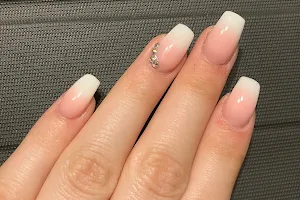 Center Point Nail image