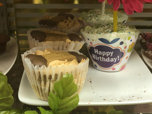 Pet Supply Store «Brookside Barkery & Bath», reviews and photos, 118 W 63rd St, Kansas City, MO 64113, USA