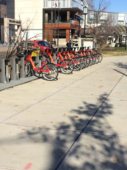 Capital Bikeshare: Pentagon City Metro / 12th St & S Hayes St