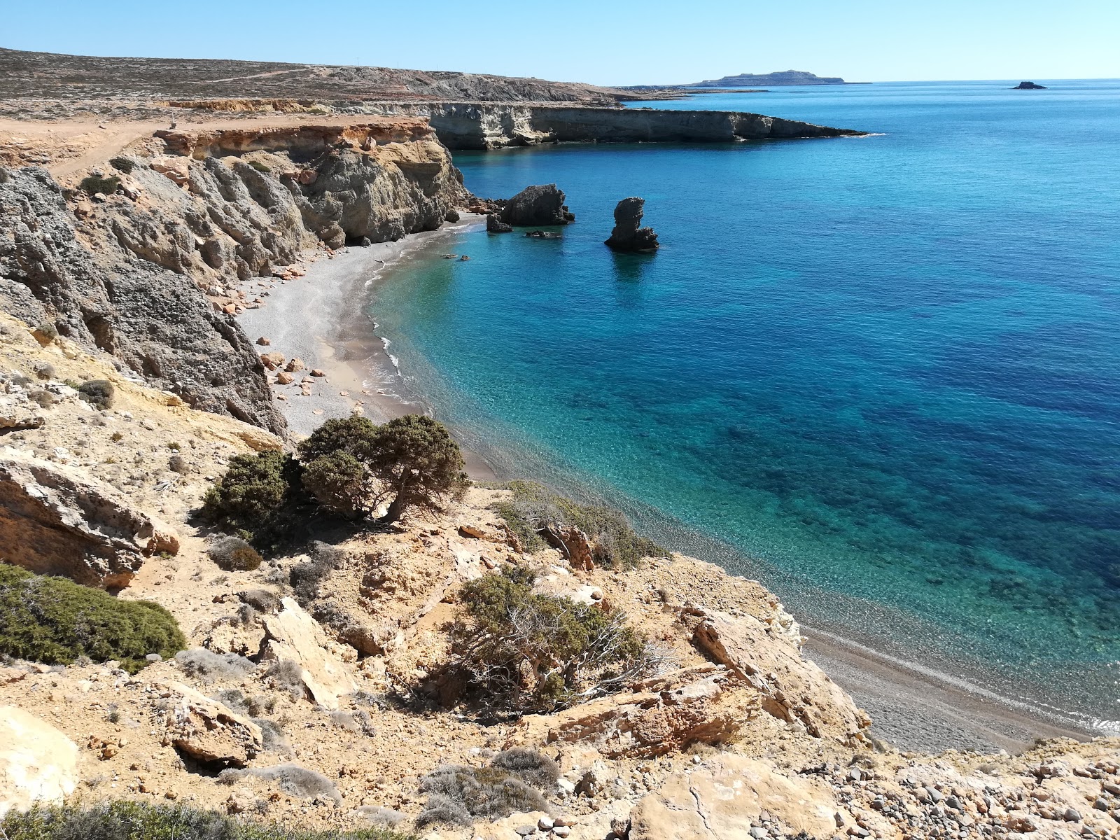 Foto di Agios Teodoros beach II con una superficie del sabbia beige e ciottoli