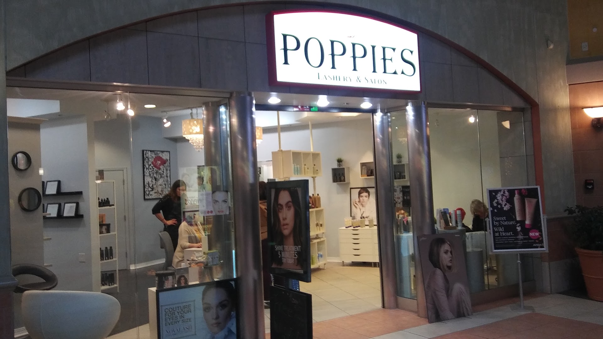 Poppies Lashery & Salon Portage