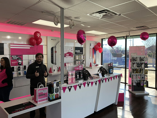 Cell Phone Store «T-Mobile», reviews and photos, 1757 E Hebron Pkwy, Carrollton, TX 75010, USA