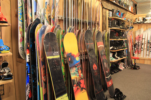 Snowboard Shop «Peak Ski & Snowboard Center», reviews and photos, 640 Center Rd, Pittsburgh, PA 15239, USA