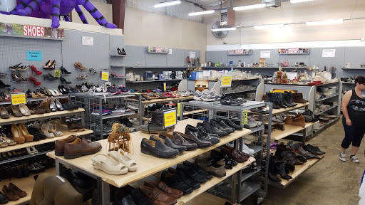 Thrift Store «Snowline Hospice Thrift Store Folsom», reviews and photos, 616 E Bidwell St, Folsom, CA 95630, USA