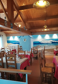 Atmosphère du Restaurant de fruits de mer Restaurant le Refuge du Port à Noirmoutier-en-l'Île - n°4