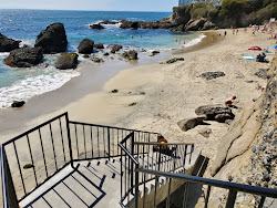 Woods Cove beach'in fotoğrafı dağlarla çevrili