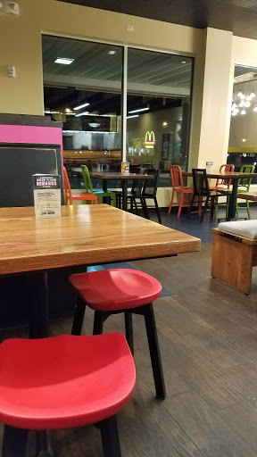 Shopping Mall «Plymouth Square Shopping Center», reviews and photos, 200 Ridge Pike, Conshohocken, PA 19428, USA