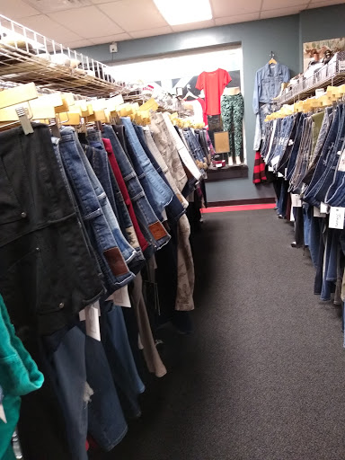 Used Clothing Store «Trending Threads LLC», reviews and photos, 711 E State St, Trenton, OH 45067, USA