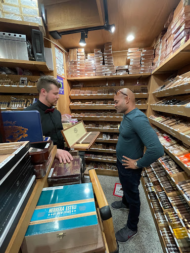 Shopping Mall «Pointe Plaza Shopping Center», reviews and photos, 19251 Mack Ave #90, Grosse Pointe Woods, MI 48236, USA