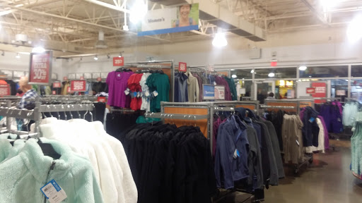 Sportswear Store «Columbia Sportswear Outlet Store», reviews and photos, 3170 Livermore Outlets Dr #420, Livermore, CA 94551, USA