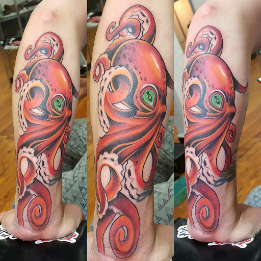 Tattoo Shop «Beautiful Sin Tattoos», reviews and photos, 245 N Queen St, Lancaster, PA 17603, USA