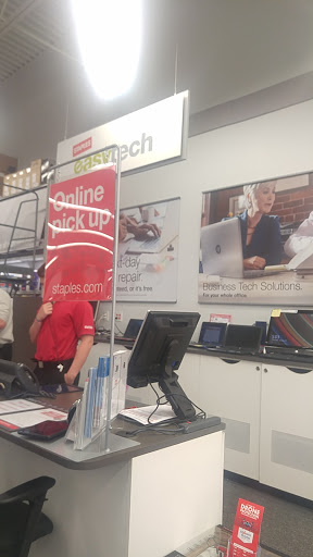 Office Supply Store «Staples», reviews and photos, 713 Winfield Dunn Pkwy, Sevierville, TN 37876, USA