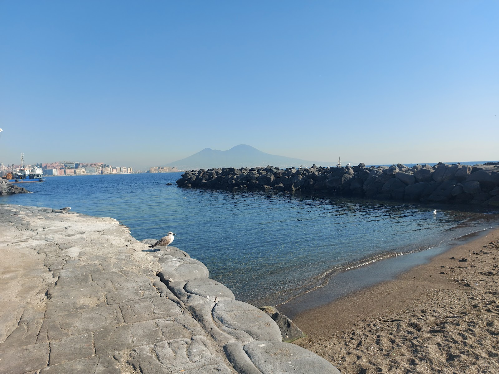 Foto de Spiaggia Mergellina área de servicios