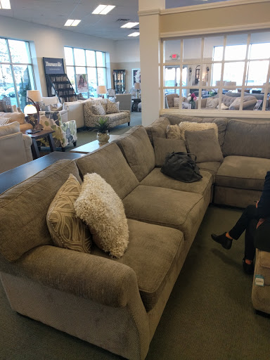 Furniture Store «Raymour & Flanigan Furniture and Mattress Store», reviews and photos, 895 E Gate Blvd, Garden City, NY 11530, USA