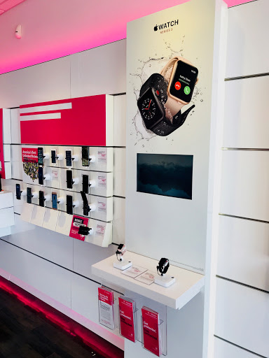 Cell Phone Store «T-Mobile», reviews and photos, 2606 S Adams Rd, Rochester Hills, MI 48309, USA
