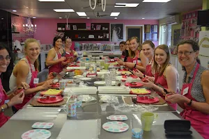 Contemporary Cakes and Classes image