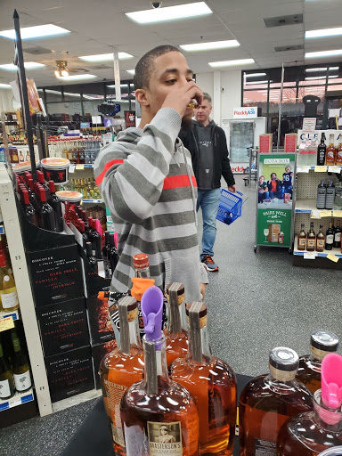 Liquor Store «Montgomery County Liquor & Wine - Kingsview», reviews and photos, 18323 Leaman Farm Rd, Germantown, MD 20874, USA