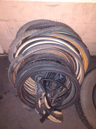 Tire Shop «Discount Tire Store - Burien, WA», reviews and photos, 14328 1st Avenue South, Burien, WA 98168, USA