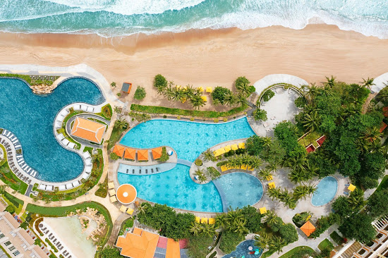 Holiday Inn Resort beach