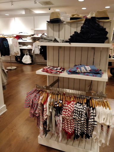 Clothing Store «Gap», reviews and photos, 200 State St, Boston, MA 02109, USA
