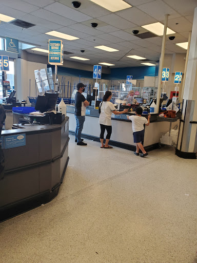 Clothing Store «Ross Dress for Less», reviews and photos, 13750 Riverside Dr, Sherman Oaks, CA 91423, USA