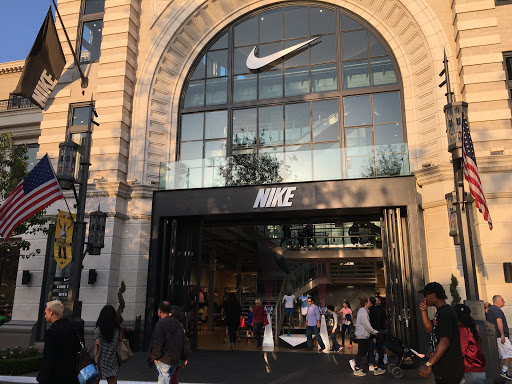 Clothing Store «Nike The Grove», reviews and photos, 189 The Grove Dr, Los Angeles, CA 90036, USA