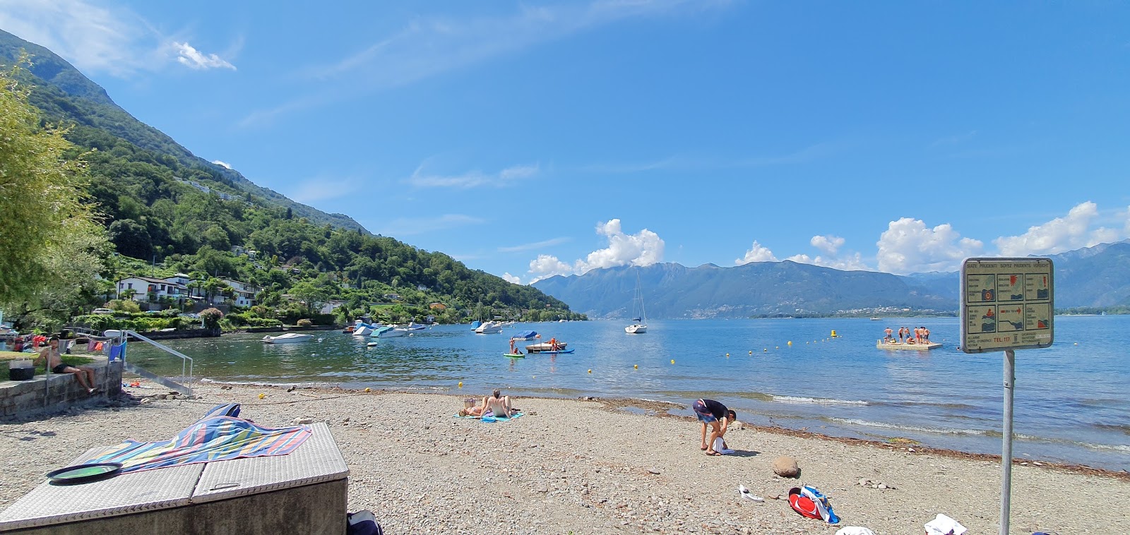 Foto av Shaka Beach Lido di Vira med grå sand och småstenar yta