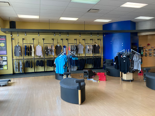 Shoe Store «New Balance Chicago», reviews and photos, 17W490 22nd St, Oakbrook Terrace, IL 60181, USA