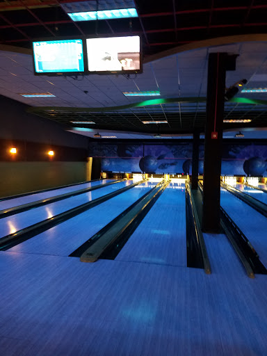 Bowling Alley «Strike Ten Lanes & Lounge», reviews and photos, 800 E Nerge Rd, Roselle, IL 60172, USA