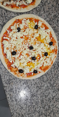 Plats et boissons du Pizzeria STELLA PIZZA à Hettange-Grande - n°16