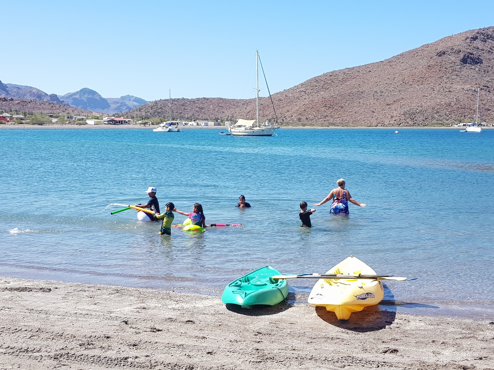 Foto von Playa San Evaristo mit sehr sauber Sauberkeitsgrad