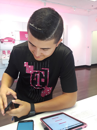 Cell Phone Store «T-Mobile», reviews and photos, 541 S Grand Ave, Glendora, CA 91741, USA