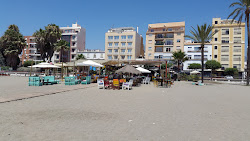 Photo de Playa de la Cala avec rivage droit, long