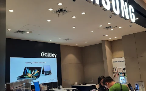 Samsung Experience Store - Plaza Atrium image