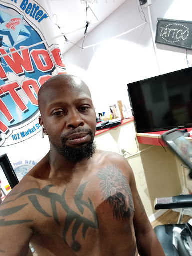 Tattoo Shop «Hollywood Tattoos», reviews and photos, 104 Market St, Newark, NJ 07102, USA